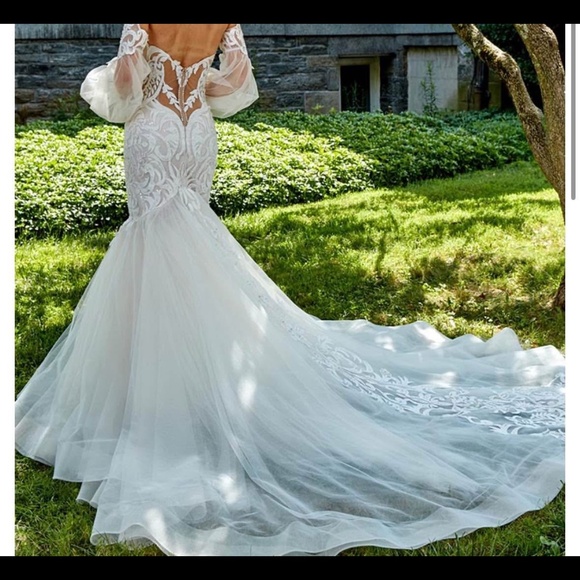 Eve of Milady Couture Wedding Gown - Picture 2 of 5